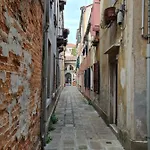 With Private Courtyard * Velence