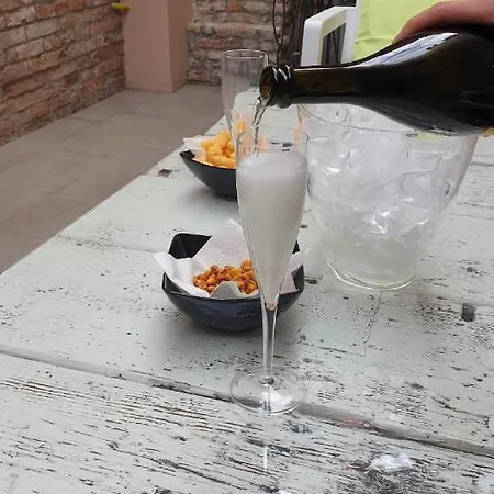 With Private Courtyard * Velence