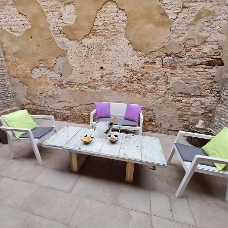 With Private Courtyard Apartman *