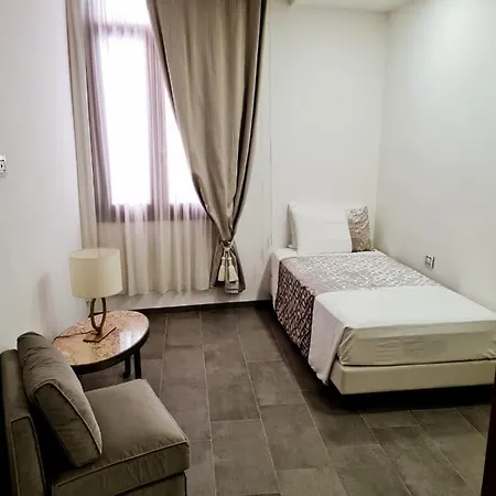 Daire With Private Courtyard Venedik