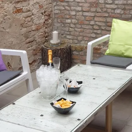 アパート With Private Courtyard *