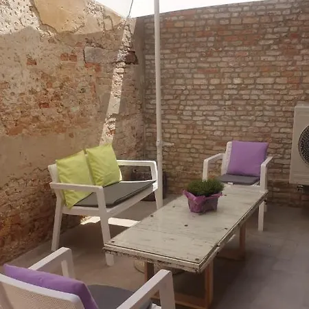 Daire With Private Courtyard Venedik