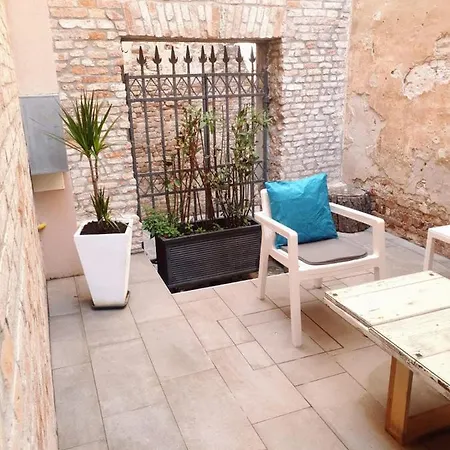 With Private Courtyard Daire
