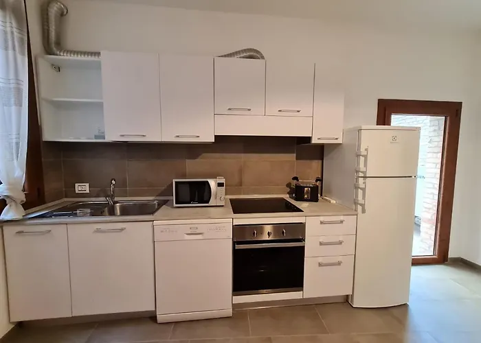 With Private Courtyard Apartamento Venecia