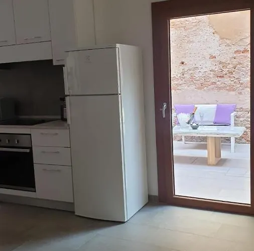 With Private Courtyard Apartamento *