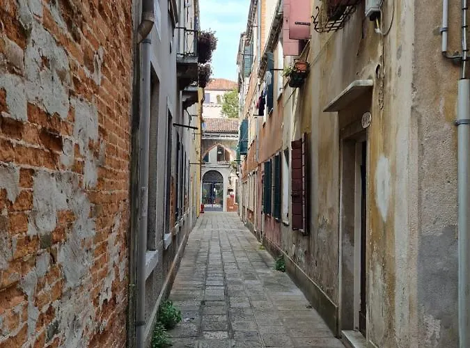 With Private Courtyard * Venice