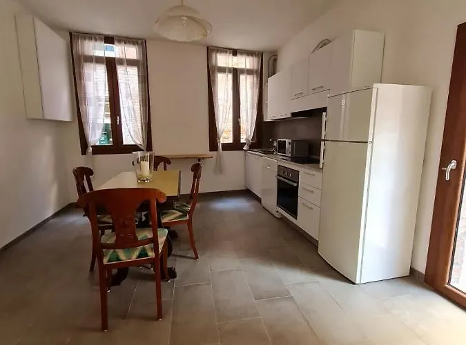 With Private Courtyard * Venecia