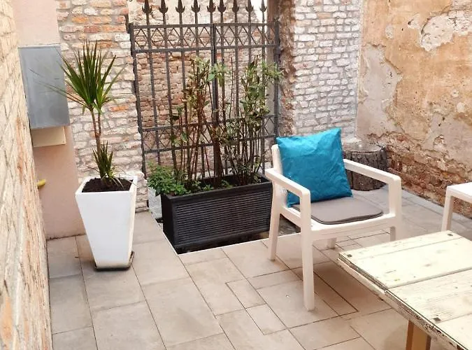 Apartment With Private Courtyard *