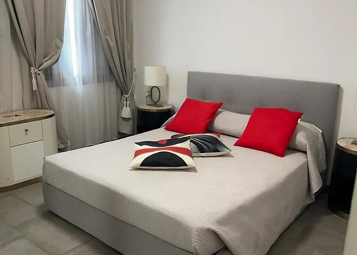 Apartamento With Private Courtyard