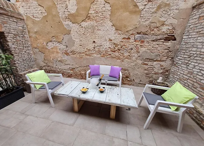 With Private Courtyard 公寓 *