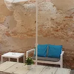 With Private Courtyard 아파트