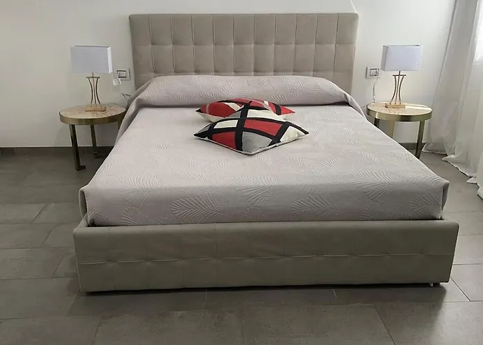 With Private Courtyard Apartment Venice